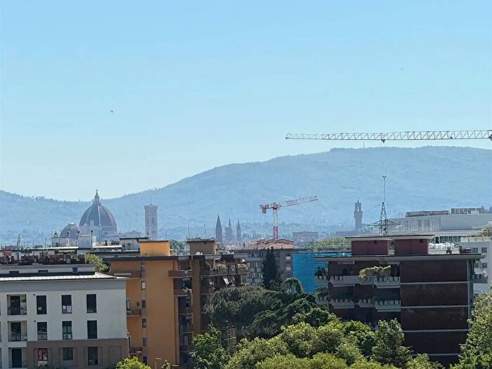 Appartamento trilocale in vendita in Via Corelli, Firenze