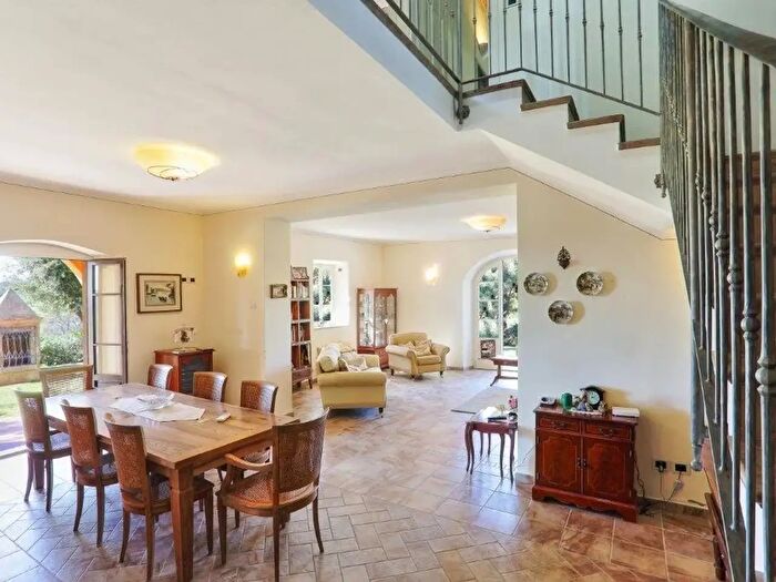 Casa con 9 locali in vendita in Campiglia Marittima