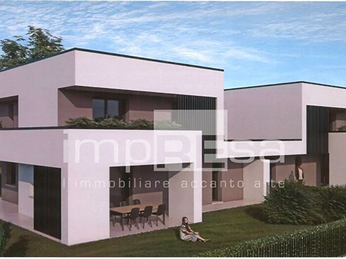 Casa quadrilocale in vendita in Via Olimpia, Paese
