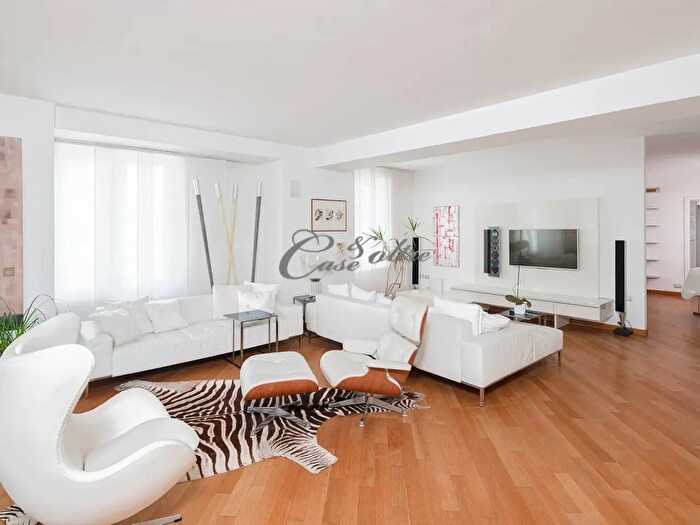 Appartamento con 7 locali in vendita in Via Como, Novedrate