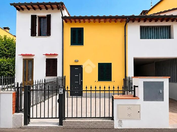 Casa quadrilocale in affitto in Via Sant'Angelo, Campi Bisenzio