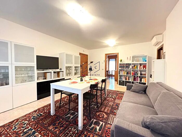 Appartamento quadrilocale in vendita in Via Petrarca, Gorgo Al Monticano