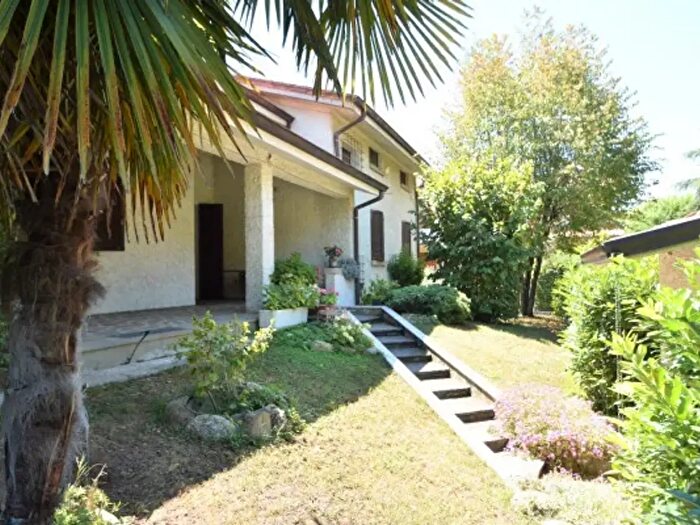 Casa con 6 locali in vendita in Via Palmiro Togliatti, Quattro Castella