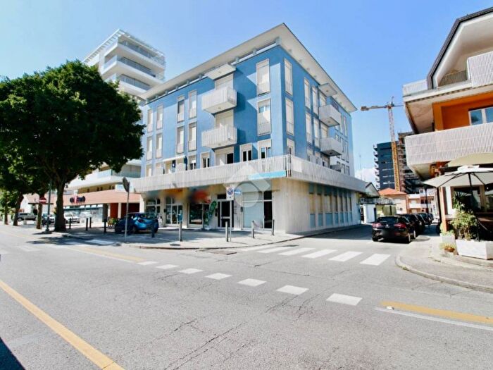 Appartamento trilocale in affitto in Via Latisana, Centro, Lignano Sabbiadoro