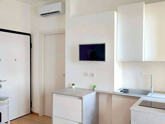 Appartamento in affitto in Via dei Tulipani, Giambellino, Milano