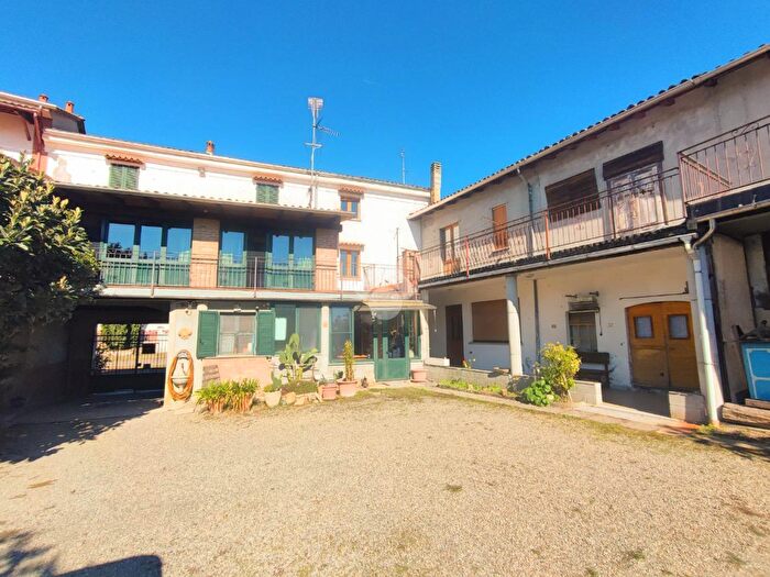 Casa con 10 locali in vendita in Via Sp, Volpeglino