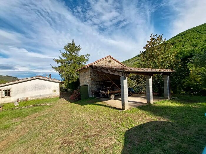 Casa quadrilocale in vendita in Buti