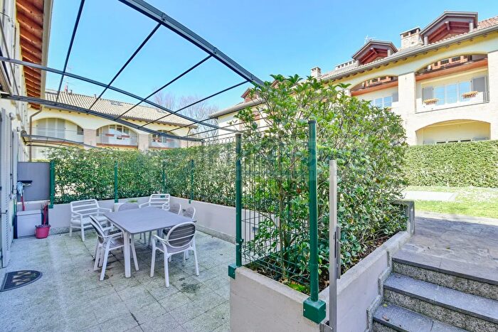 Appartamento trilocale in vendita in Carate Brianza