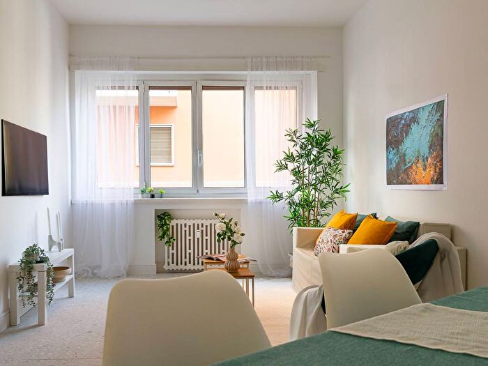 Appartamento trilocale in affitto in Via Alessandro Torlonia, Bologna, Roma
