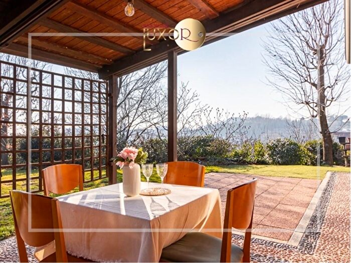 Casa con 6 locali in vendita in Via Garibaldi, Sirtori