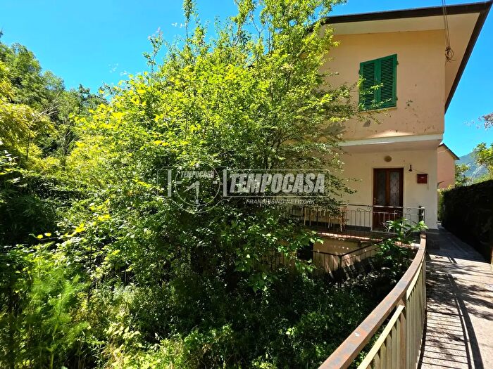 Casa quadrilocale in vendita in Casania, Massa