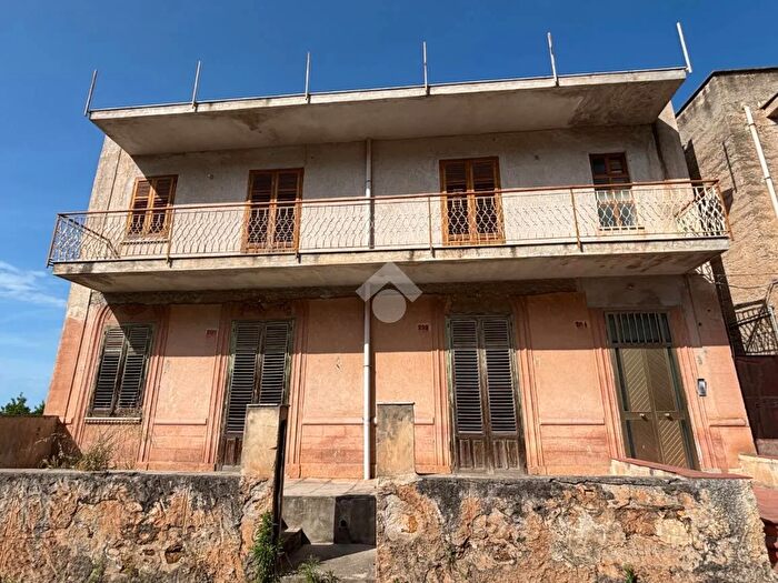 Appartamento con 5 locali in vendita in Via Ciaculli, Palermo