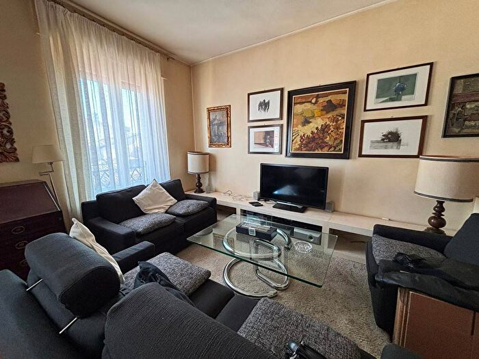 Appartamento trilocale in affitto in Via Giambattista Borghesi, Centro Storico, Parma