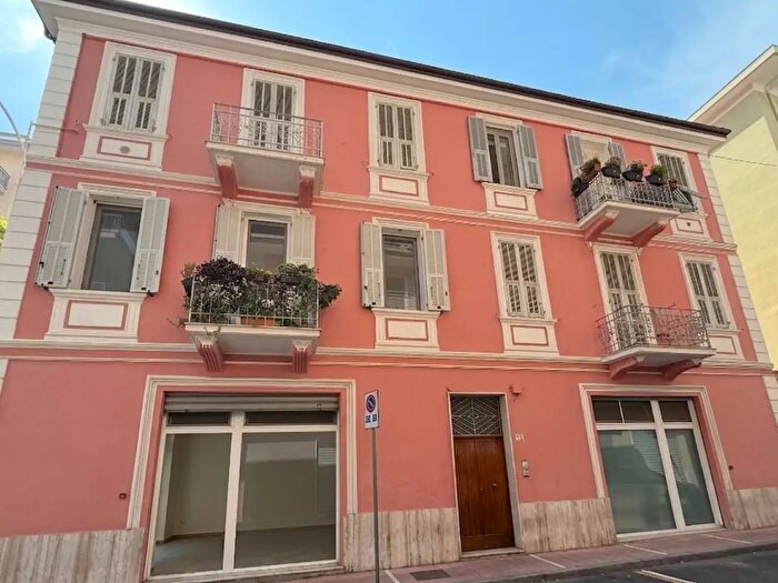 Appartamento trilocale in vendita in Via Andrea Doria, Taggia