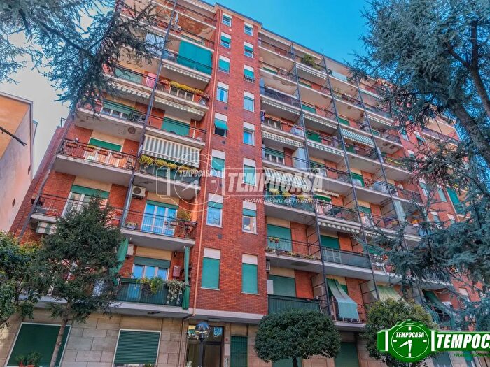 Appartamento trilocale in vendita in Via Michele Lessona, Milano