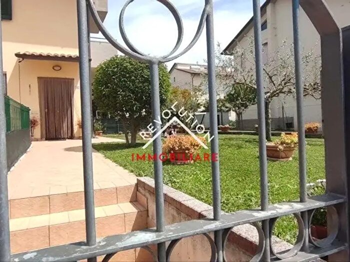 Appartamento con 5 locali in vendita in Via Salieri, Citta' Di Castello