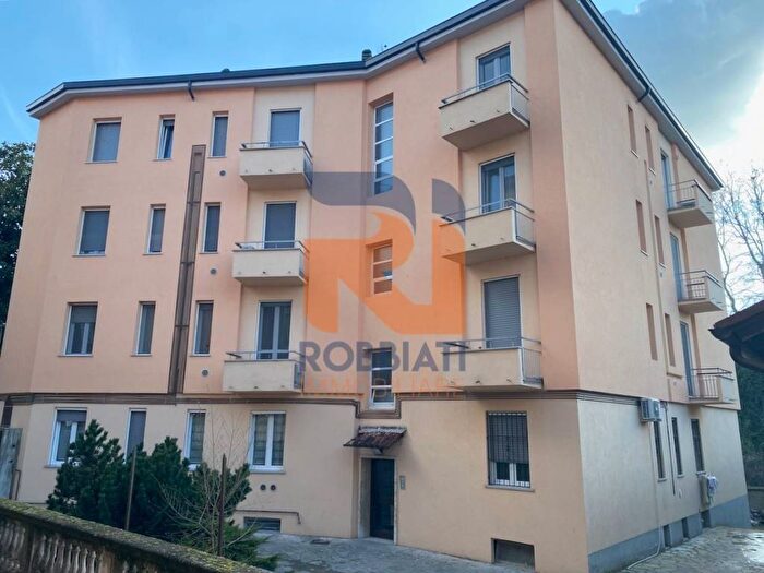 Appartamento trilocale in affitto in Via Indipendenza, Centro Storico, Pavia