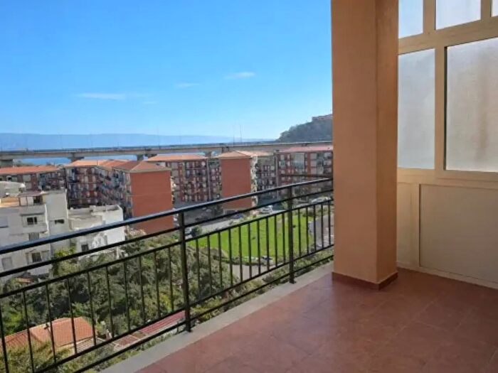 Appartamento con 5 locali in vendita in Via Comunale Bordonaro, Messina