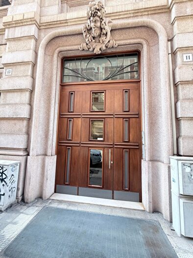 Appartamento con 8 locali in vendita in Via Nicola De Giosa, Bari