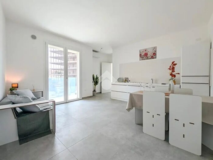 Appartamento trilocale in vendita in Via Tamburino Sardo, Cagliari