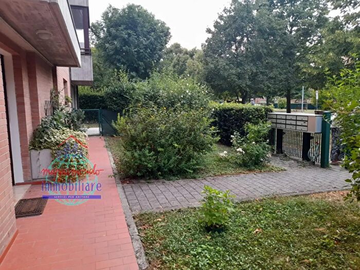 Appartamento trilocale in vendita in Via Aprile, Sala Bolognese