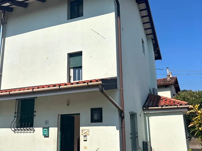 Casa con 9 locali in vendita in Via Brazzano d, Cormons