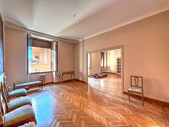 Appartamento con 6 locali in affitto in Via dellArco de Ginnasi, Largo Argentina, Roma