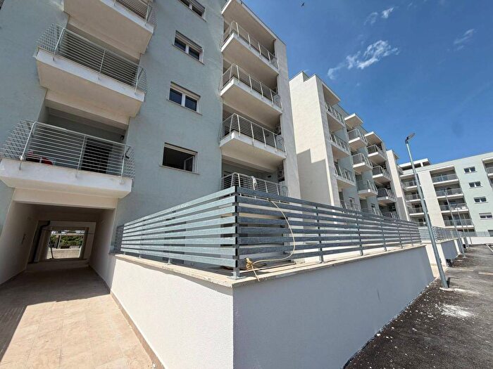 Appartamento trilocale in affitto in Pratica di Mare Monte d'Oro, Pomezia