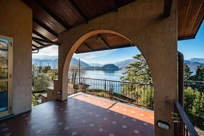 Casa con 8 locali in vendita in Via Pino Varenna, Varenna