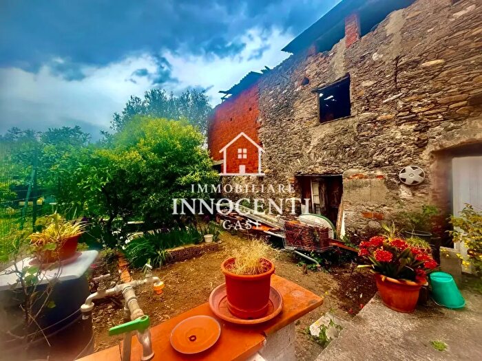 Casa trilocale in vendita in Massa