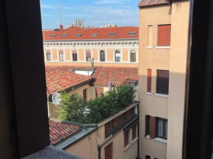 Appartamento monolocale in affitto in Via Emanuele Filiberto di Savoia, Piazze Duomo, Padova