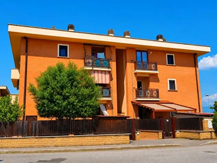 Appartamento bilocale in vendita in Via Opi, Roma