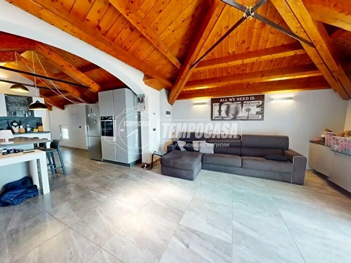 Appartamento trilocale in vendita in Via Molino Arese, Cesano Maderno