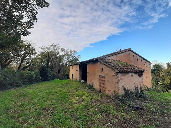 Casa con 8 locali in vendita in Strada Barsanti, Pesaro