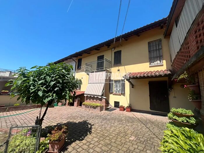 Casa con 9 locali in vendita in Strada Provinciale, Calliano
