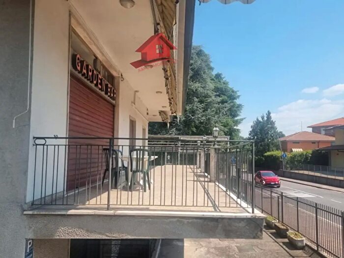 Casa con 10 locali in vendita in Brembate