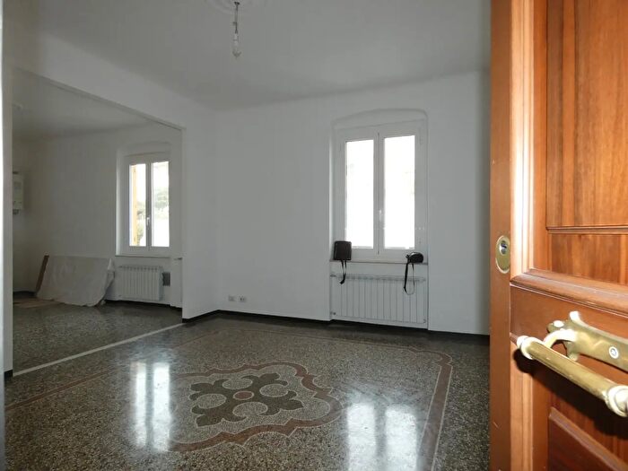 Appartamento con 5 locali in affitto in Corso Alessandro De Stefanis, Genova