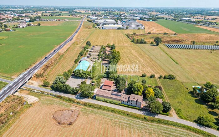 Casa con 9 locali in vendita in Via Ghiaie Superiori, Noceto