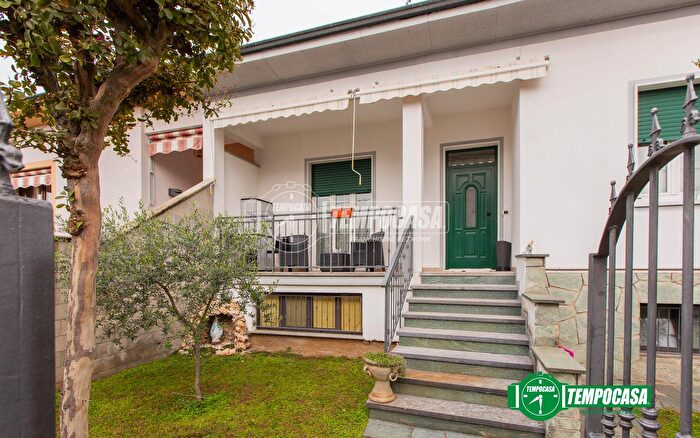 Casa con 5 locali in vendita in Viale Italia, Castellanza