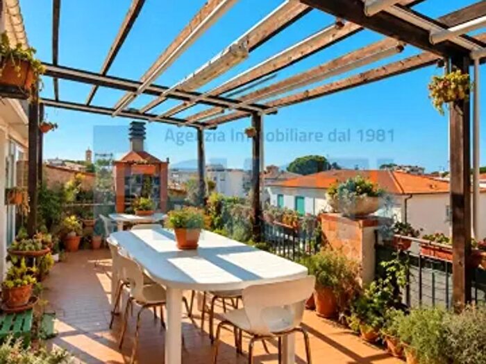 Appartamento quadrilocale in vendita in Piazza Felice Cavallotti, Livorno