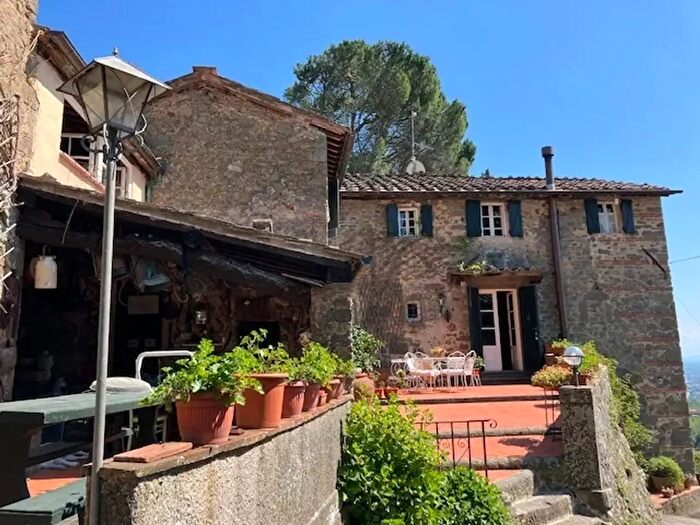 Casa con 17 locali in vendita in Capannori
