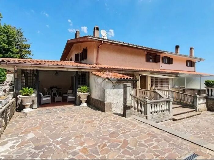Casa con 9 locali in vendita in Via delle More, Rocca Priora