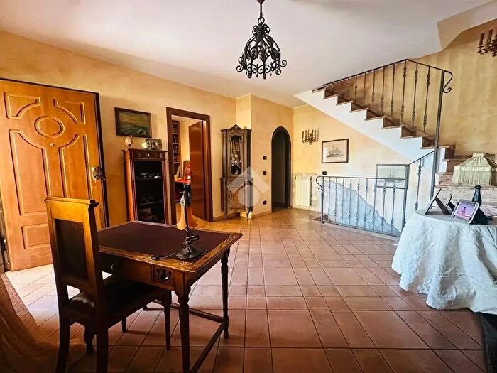 Casa con 5 locali in vendita in Via Londra, Ladispoli