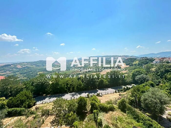 Appartamento con 7 locali in vendita in Via Don Minzoni, Cupramontana