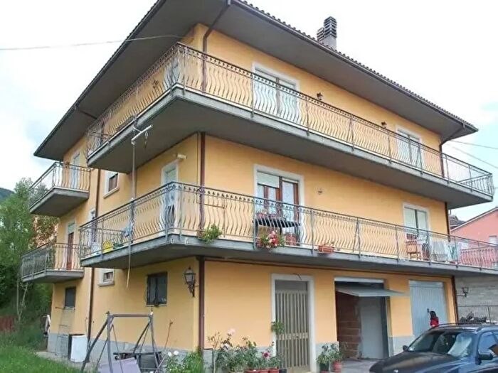Casa con 6 locali in vendita in Via Pizzoli, Pizzoli