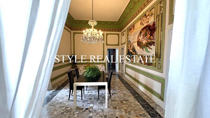 Appartamento con 7 locali in vendita in Piazza Pancali, Siracusa