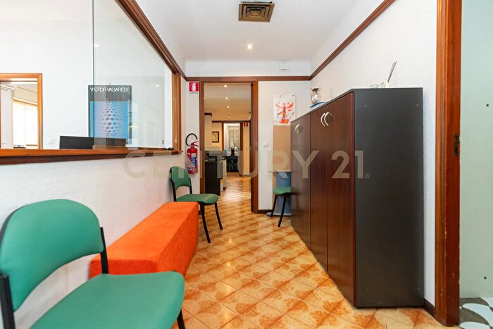 Appartamento con 6 locali in vendita in Via Grazia Deledda, Catania