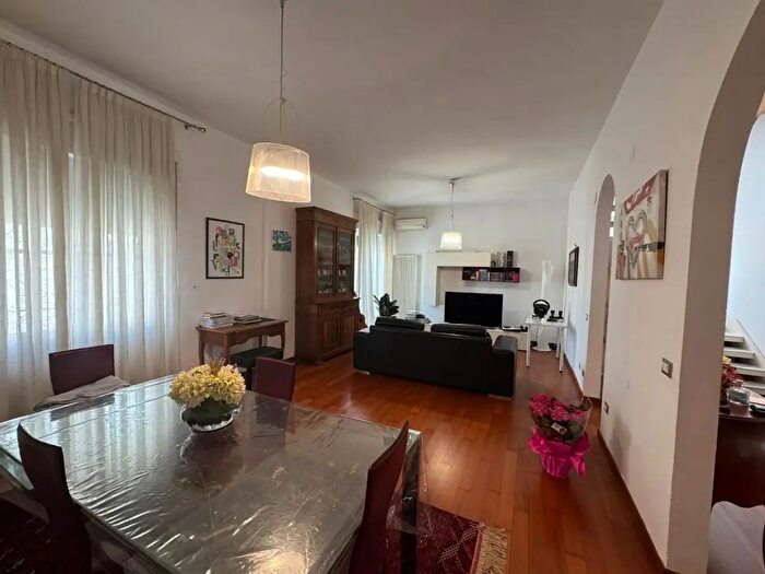 Appartamento con 6 locali in vendita in Pisa