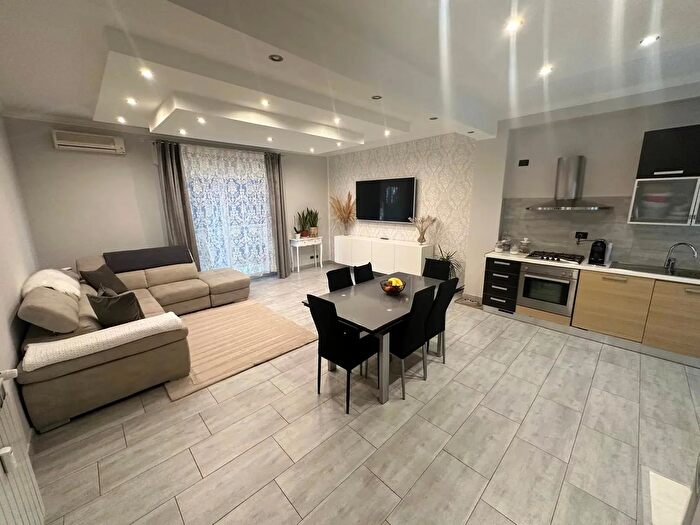 Appartamento trilocale in vendita in Via Milite Ignoto, Ventimiglia