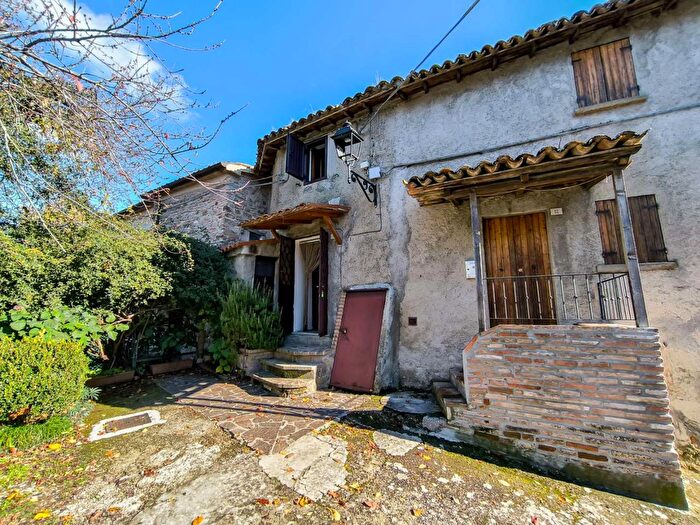 Appartamento trilocale in vendita in Cavoleto, Piandimeleto